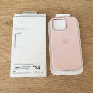 Apple Light Pink Silicone Case for iPhone 14 Pro MagSafe